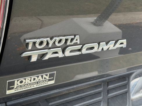 Used 2011 Toyota Tacoma 4x4 Access Cab V6 w/ SR5 Pkg #2 image 11