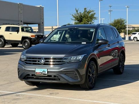 Used 2024 Volkswagen Tiguan SE FWD image 9