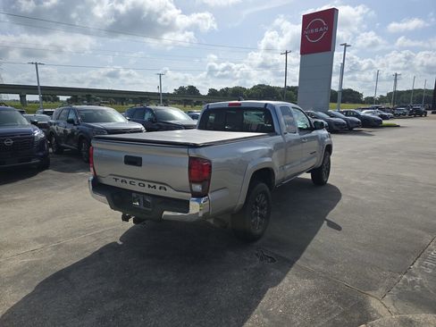 Used 2023 Toyota Tacoma SR5 w/ SR5 Appearance Package RWD image 6