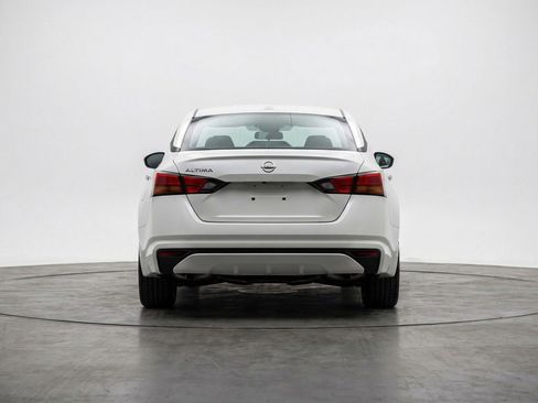 Used 2025 Nissan Altima 2.5 SV FWD image 7