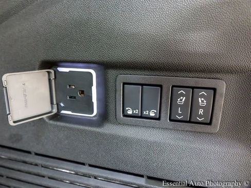 Certified 2025 GMC Yukon XL Denali image 28