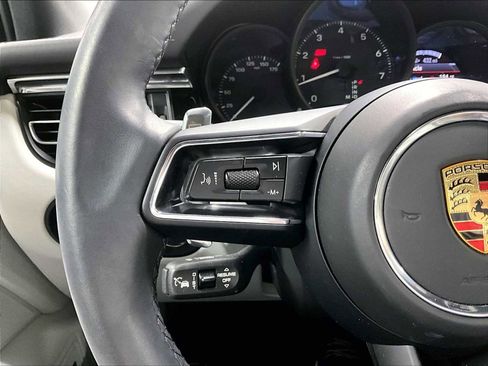 Used 2025 Porsche Macan image 22