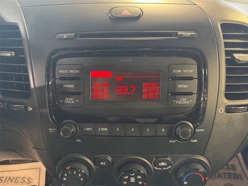 Used 2018 Kia Forte LX image 17