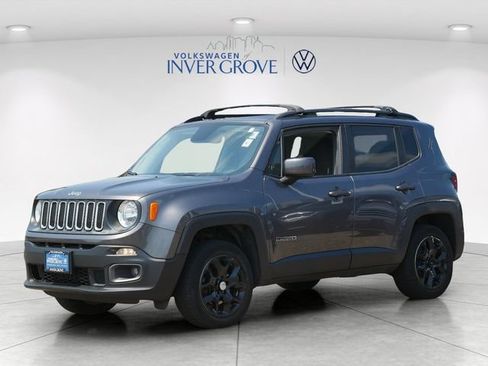 Used 2017 Jeep Renegade Latitude w/ Popular Equipment Group AWD/4WD image 3