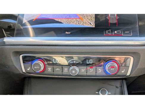 Used 2025 Audi Q3 2.0T Premium image 30