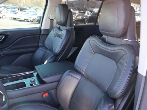 Used 2025 Lincoln Aviator Reserve w/ Equipment Group 201A image 18
