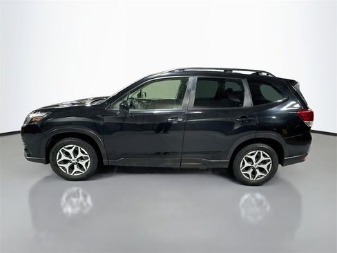 Used 2022 Subaru Forester Premium image 10