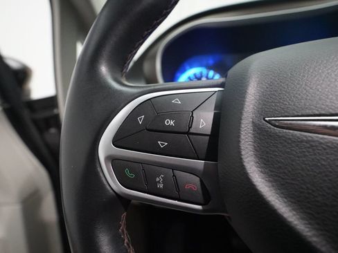 Used 2017 Chrysler Pacifica Touring-L w/ Tire & Wheel Group FWD image 19