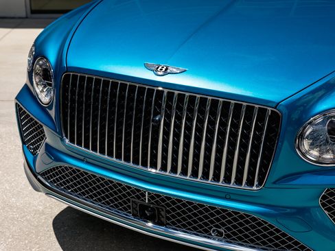 New 2025 Bentley Bentayga Extended Wheelbase image 12