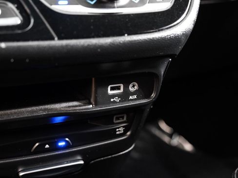Used 2018 Chrysler Pacifica Touring-L Plus w/ Advanced Safetytec Group FWD image 27