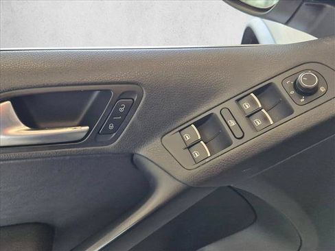 Used 2017 Volkswagen Tiguan Sport FWD image 11