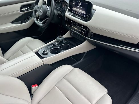 Used 2023 Nissan Rogue SL w/ SL Premium Package image 13