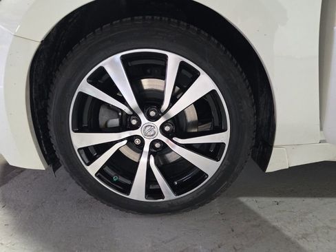 Used 2018 Nissan Maxima Platinum image 14