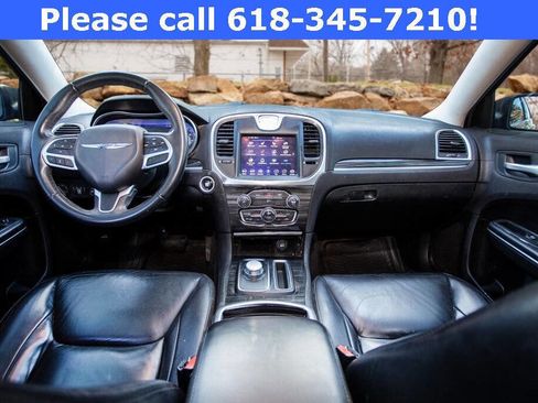 Used 2018 Chrysler 300 Touring L image 21