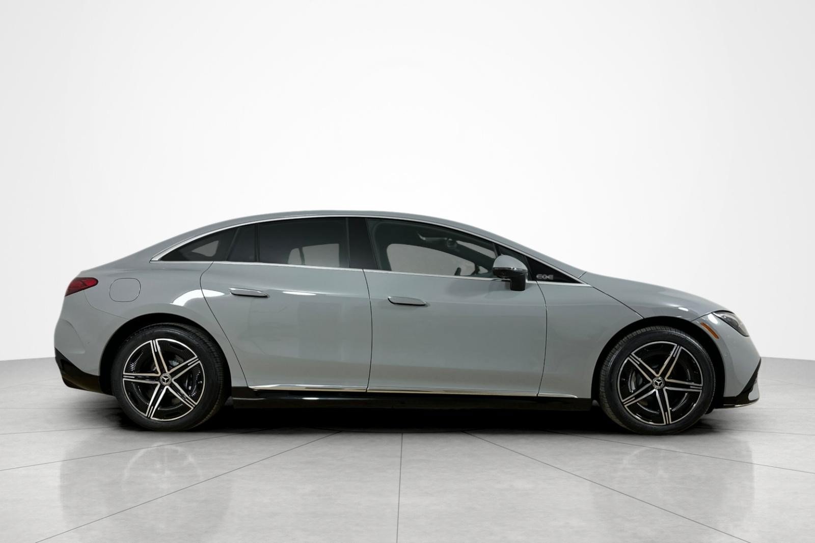 Used 2023 Mercedes-Benz EQE 500 4MATIC Sedan image 6