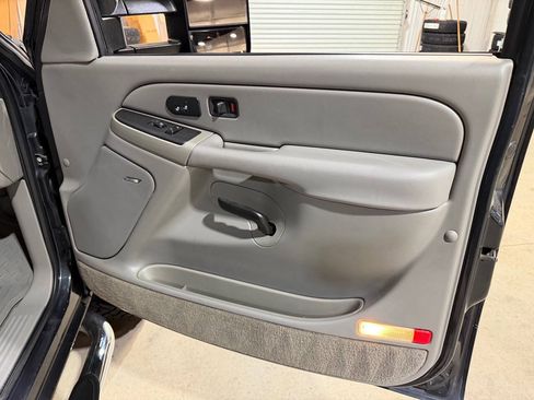 Used 2005 GMC Sierra 2500 SLT w/ Heavy-Duty Power Package AWD/4WD image 42