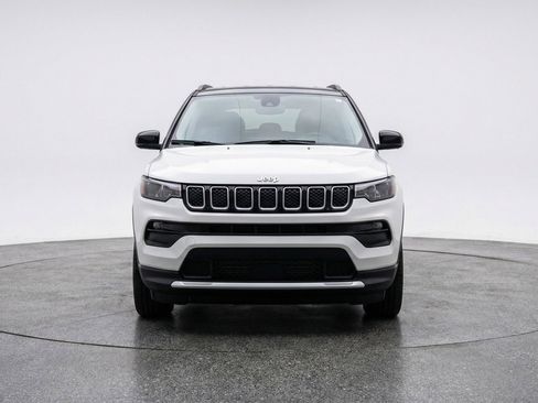 Used 2025 Jeep Compass Limited image 2