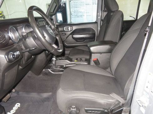 Used 2019 Jeep Wrangler Unlimited Sport AWD/4WD image 17