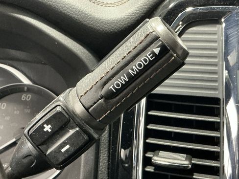 Used 2021 Nissan Titan Platinum Reserve w/ Moonroof Package image 25