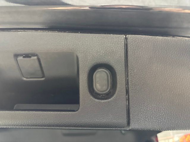 Used 2018 GMC Yukon SLT AWD/4WD image 18