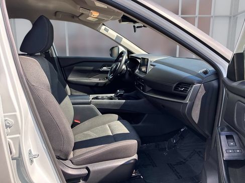 Used 2024 Nissan Rogue SV AWD/4WD image 18