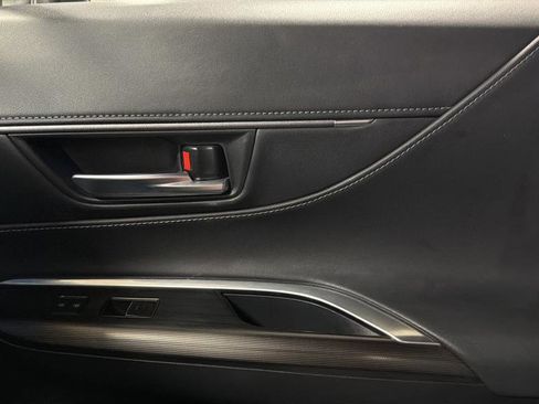 Used 2022 Toyota Venza XLE image 21