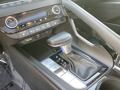 Certified 2024 Hyundai Elantra Limited image 19