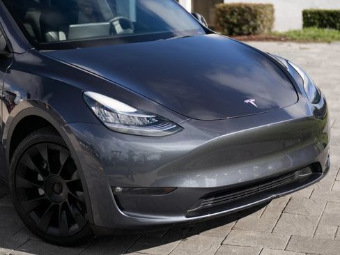 Used 2023 Tesla Model Y Long Range AWD/4WD image 3