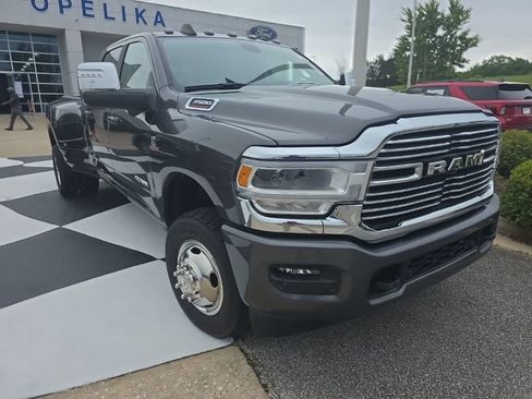 Used 2024 RAM 3500 Laramie AWD/4WD image 9
