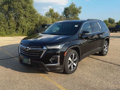 Certified 2023 Chevrolet Traverse LT w/ LT Premium Package AWD/4WD image 4