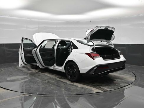 New 2026 Hyundai Elantra SEL Sport FWD image 43