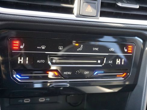 New 2026 Volkswagen Taos SE image 13