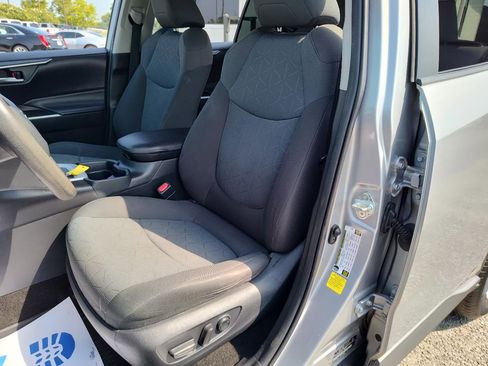 Used 2020 Toyota RAV4 XLE FWD image 17