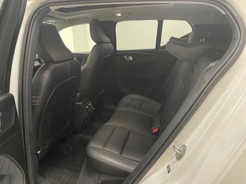 Certified 2025 Volvo XC40 B5 Core image 9