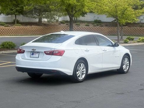 Used 2017 Chevrolet Malibu LT FWD image 4