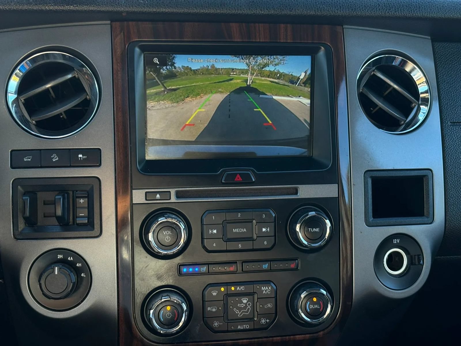 Used 2015 Ford Expedition EL Platinum AWD/4WD image 18