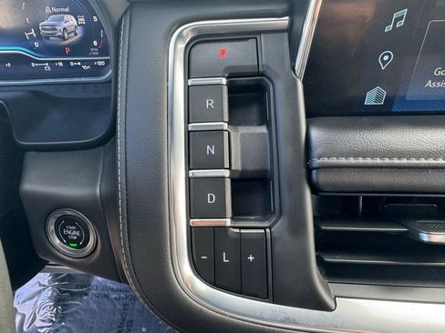 Used 2023 Chevrolet Tahoe Z71 w/ Luxury Package AWD/4WD image 27