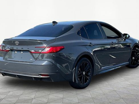 Used 2025 Toyota Camry SE w/ Convenience Package image 6