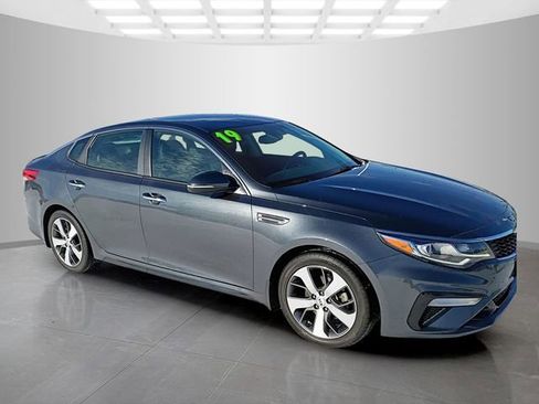 Used 2019 Kia Optima S image 2