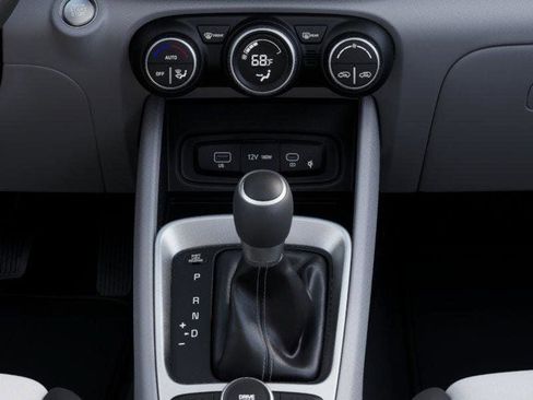 New 2026 Hyundai Venue SEL FWD image 18
