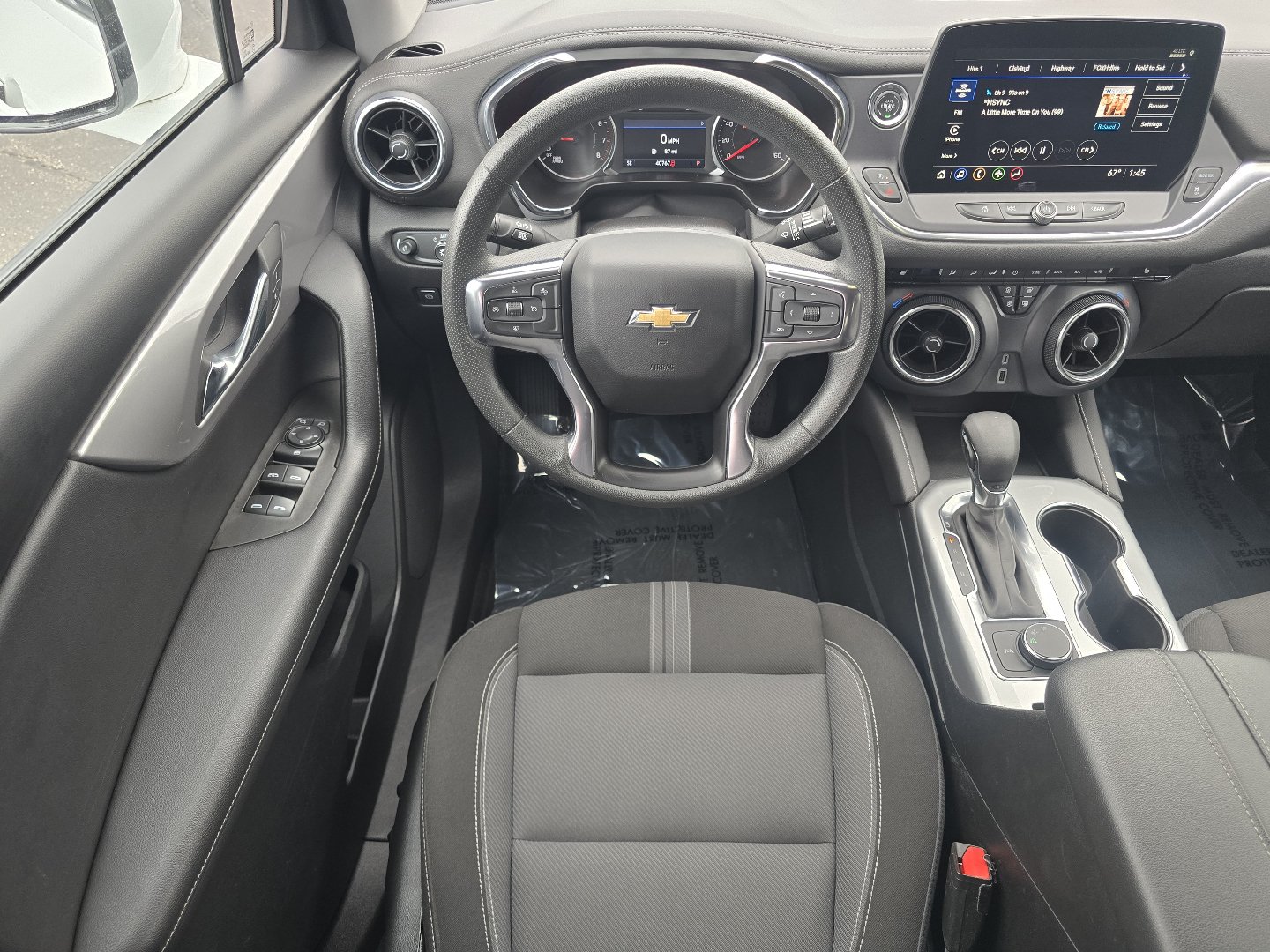 Used 2025 Chevrolet Blazer LT FWD image 3