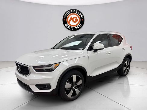 Used 2021 Volvo XC40 T5 Momentum w/ Premium Package AWD/4WD image 7