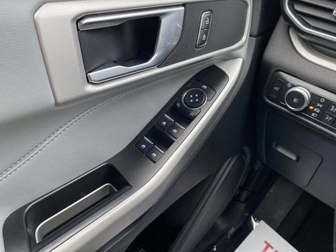 Used 2022 Ford Explorer XLT w/ Equipment Group 202A image 29