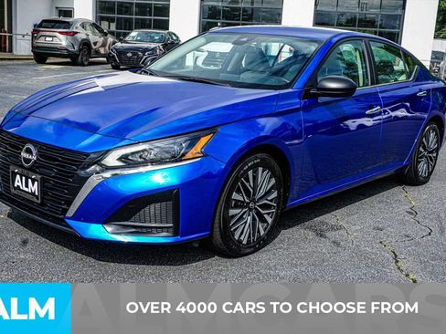 Used 2025 Nissan Altima 2.5 SV FWD image 3