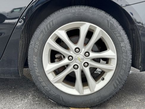 Used 2017 Chevrolet Malibu LT image 11