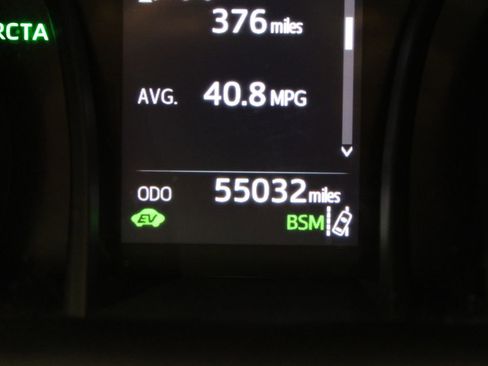 Used 2020 Toyota Camry LE image 10