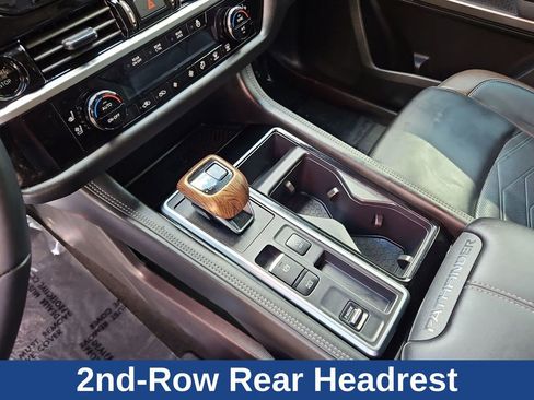 Used 2025 Nissan Pathfinder Platinum image 11