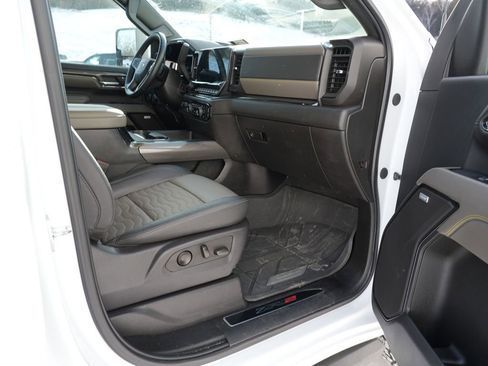 Used 2024 Chevrolet Silverado 2500 ZR2 w/ Technology Package image 29