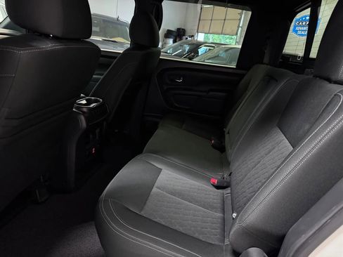Used 2019 Nissan Titan SV w/ SV Convenience Package RWD image 15