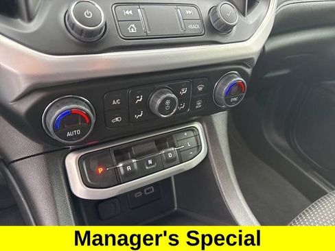 Used 2023 GMC Acadia SLE w/ Driver Convenience Package FWD image 23